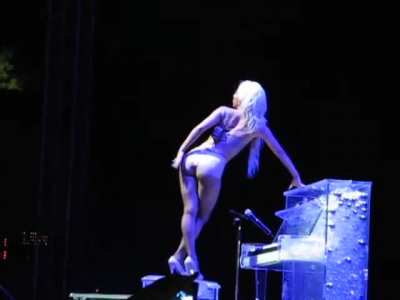 Lady Gaga signalling that it's ok to jerk off to her ass