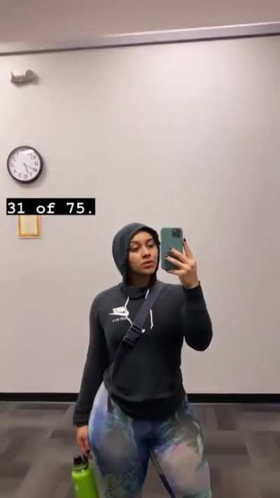 👸🏼💪🏼🤳🏻