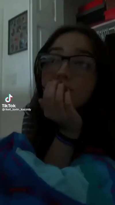 feet_<wbr>luvin<wbr>_kazz<wbr>idy