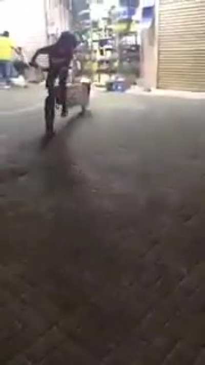Cycle stunt be liek