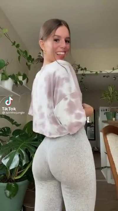 That jiggly little ass🤤🥺