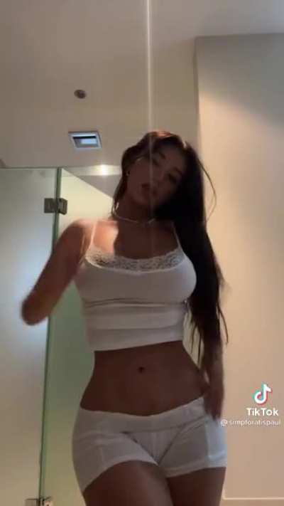 wait til she turn around