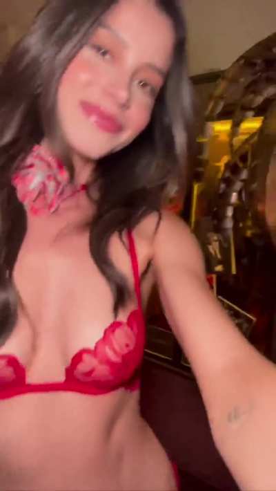 omg lea so hot