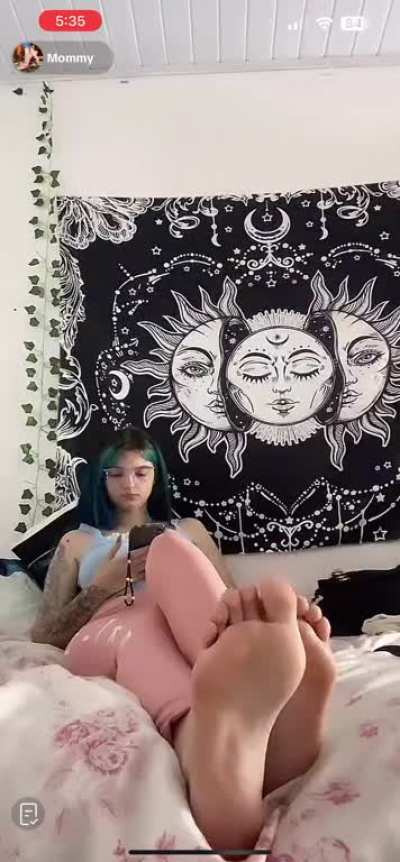 Mommy’s feet live