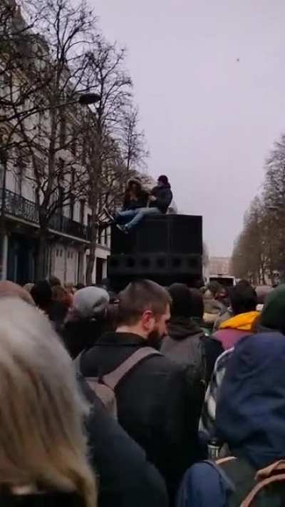New law in Italy puts unlicensed event (rave) organizers in jail for up to 6 years. This is how the rave community goes on a strike. (Lille, France)