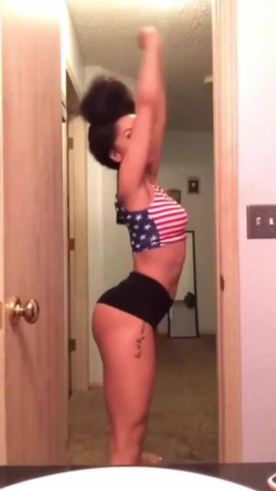 Brittany Renner 👋🍑 Live