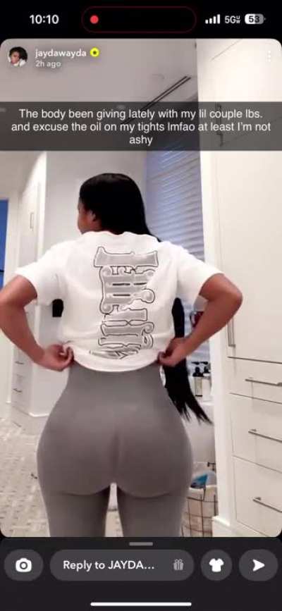 Jayda Wayda showing that ass