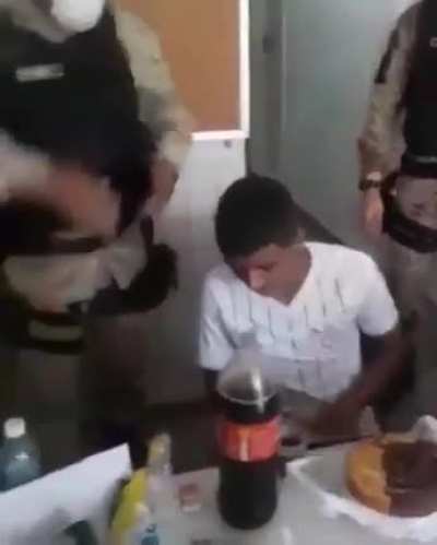 Parabéns pra ele gente.