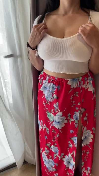 My big titties are always a surprise on my 5´1 frame