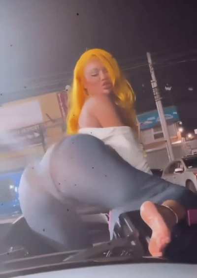 No matter what tight bottoms she wear that ass still jiggling and shaki<wbr>ng🍆💦💦<wbr>💦💦💦💦