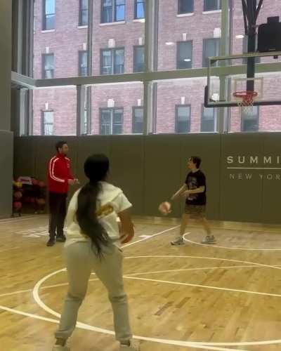 H.E.R. 🏀