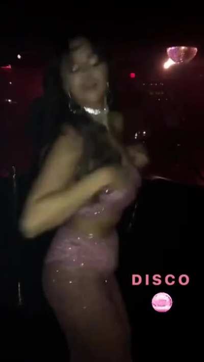 Selena Gomez, Hot