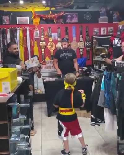 Kid walks into Hulk Hogan's beach store and owns him