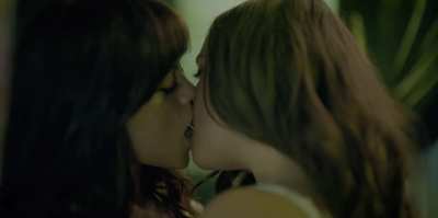 Jenna Ortega Lesbian Kissing Scene (4K, Audio Enhanced)