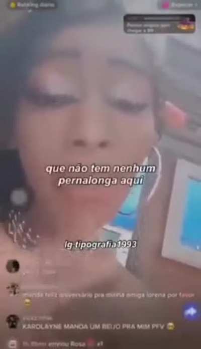 Se eu tivesse a voz dela investiria na carreira de dublar o perna longa kkkkkkkkkkkk 