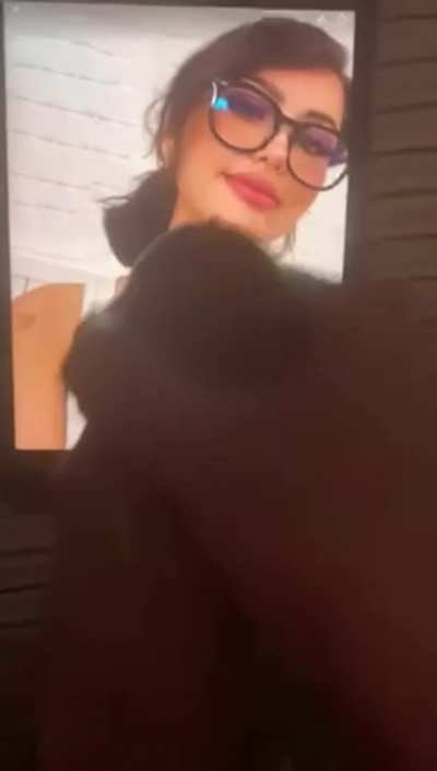 Couldn’t help but cum all over Lia