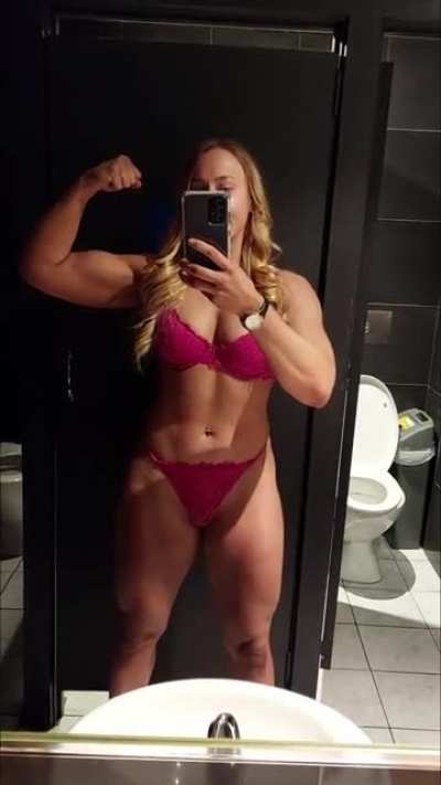 Muscle flex, so proud of my hard work, I am 100% natural and in less than 2 weeks will be competing in Powerlifting at GPC national competition