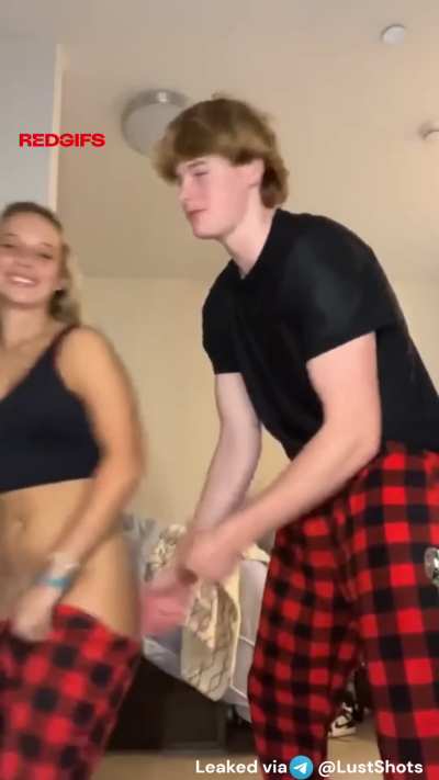 College bop blowing her classmate after the midterms