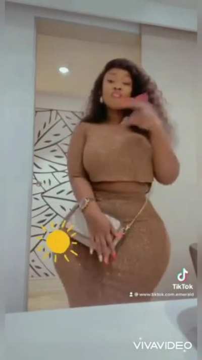 Indeed, she had big shape<wbr>s😁😁😁