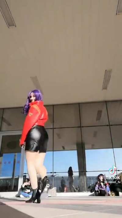obviously After i arrived at the fair i did a Little dance with her fantastic body and everyone was watching me i am not used to it and i was a bit uncomfortable but in her body i feel safe i am very undecided whether to stay again or try another body I a