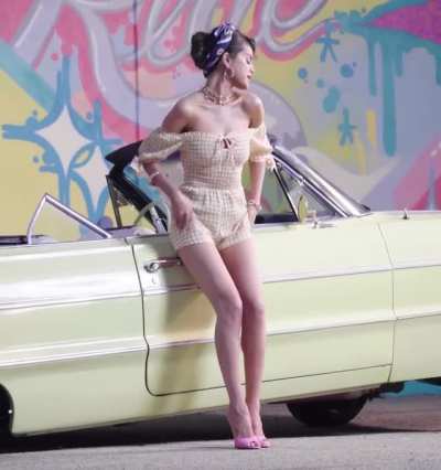 Leggy by car
