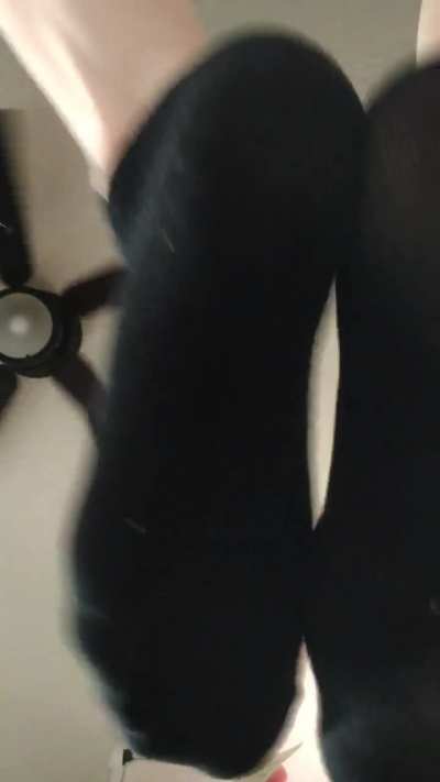 Pov : Black ankle soxxx , u laying under my feet