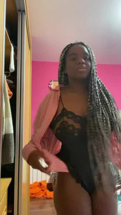 Good outfit for our first date?