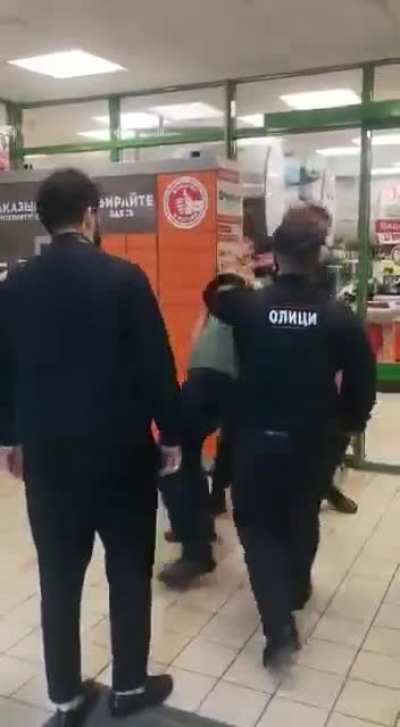 Да я тебя выстегну как тузик грелку! Абыр абыр бхаумгавм пшхвкм. Аааа палицияяяяя!