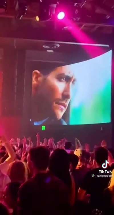 An LA club celebrating Taylor/Fuck Jake Gyllenhaal Nite yesterday 💀
