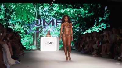 Amber Keaton @ambe<wbr>r.cri<wbr>stina<wbr>a