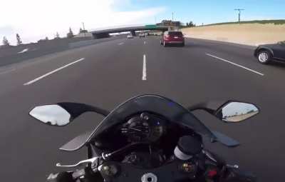 Motorcycle wobbles and nearly crashes. Don’t speed on the highway and drive with both hands, por favor.