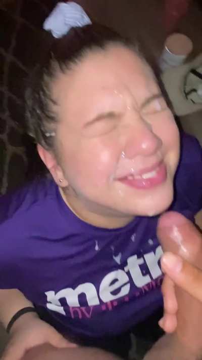 Messy cumshot