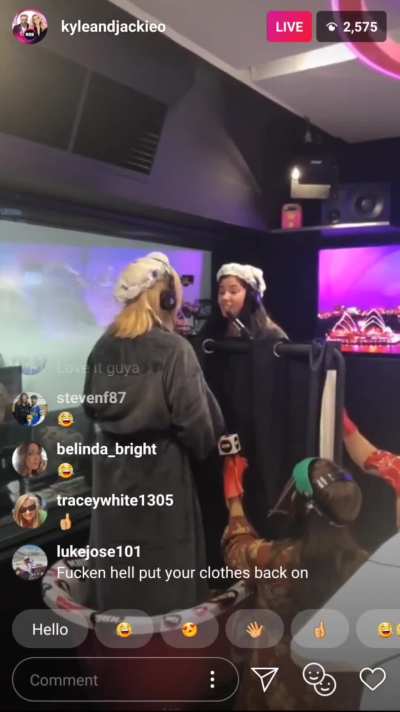 Mother and daughter get naked for a radio contest