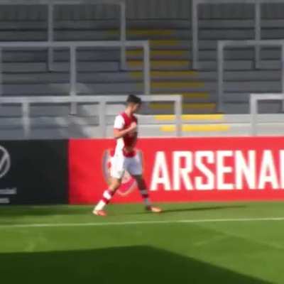 Patino solo effort vs United U23s, absolutely ruins Phil Jones and Dean Henderson.