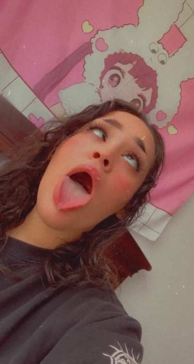 Don’t mind me, just a nerdy girl doing ahegao