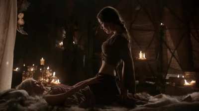 Roxanne McKee & Emilia Clarke (GoT) Loop