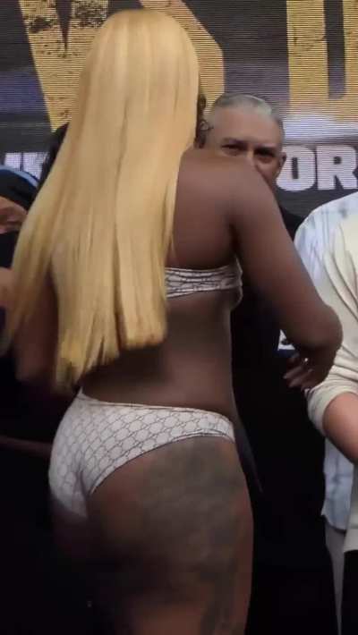 GWOAT Showing Off!🍑