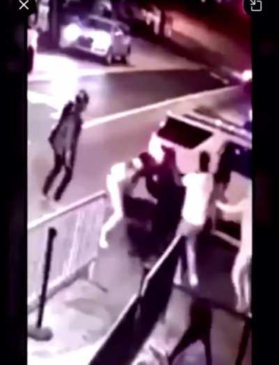 Who is that in the black that slammed quando to the ground?