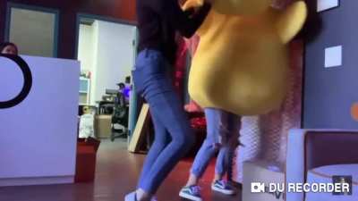 Watch Sam's ass shake