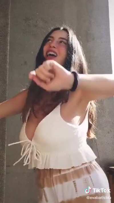 Cute Brunette with Big Boobs @evabatistaa