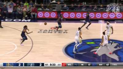 [Highlight] Klay blocked at the 3-point line, leads to a Pat Bev oop pass to Jarred 