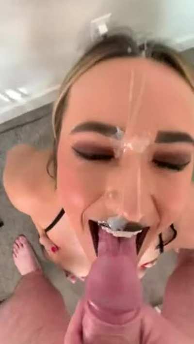 [/r/b<wbr>ongbe<wbr>auty]<wbr>I love when a big facial ruins her makeup