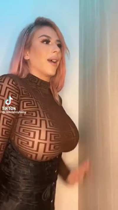 Those tits 🤤