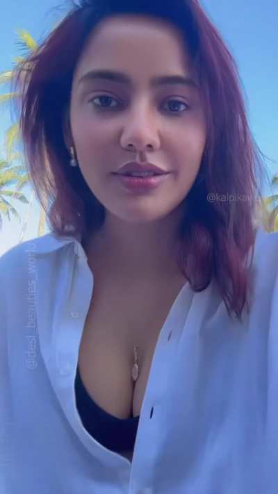 Neha Sharma is the queen of cleavage teasing