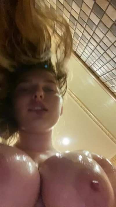 My wet boobs 4 u💋