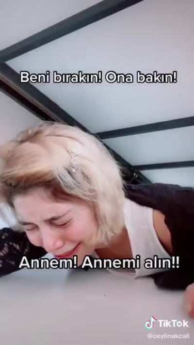 Toplum zeka seviyesi iyice düşüyor. Boomerları mumla arayacağımız kesin mk. Yeni nesil Türk kızının ortalaması budur. Ananın amına fay hattı döşensin mk kaşarı.