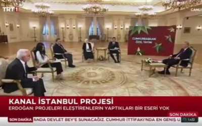 Hayvan hakları yasası çıkartmasını istediğimiz adam hayvanların ölümüne gülebiliyor yüzünde zerre utanma da yok cidden yazık amk.