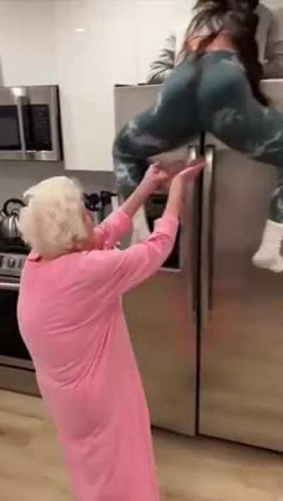 So that's how she's been drying her hands......