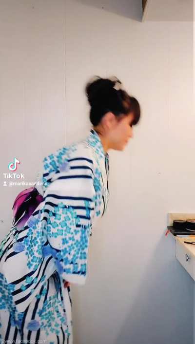 Japanese Bowing Etiquette