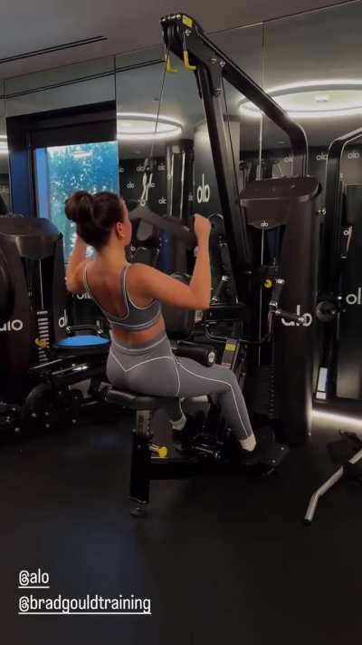 Working out via insta 10/15